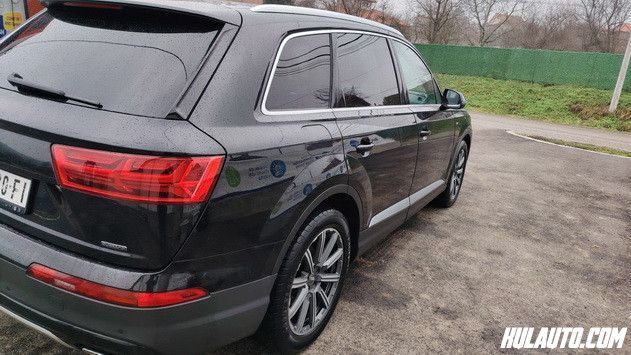 Audi Q7 4x4 S-Line 2015 – TOP OPREMANa prodaju Audi Q7 2015. godište, u odličnom stanju, bez ulaganja.Vozilo je sa quattro 4x4 pogonom, ZF automatskim menjačem sa 8 brzina i S-Line opremom.Registrovan do 05.2026. Prešao 234.000 km.Kubikaža 2967 cm3.224/305 (kW/KS)Full Oprema:Panoramski krov, Grejanje sedišta napred i nazad, Premium audio sistem sa zvučnicima koji izlaze iz table, S-Line paket (enterijer i eksterijer), Navigacija, Bluetooth, multifunkcionalni volan, Automatska klima, Alu felne...Auto je 5 sedišta, veoma komforan i pouzdan, idealan i za grad i za duža putovanja.Redovno održavan, maksimalno očuvan.Pošto imam sopstveni servis u kući, može da se pogleda i na dizalici i da se stavi na dijagnostiku, sve provere su dozvoljene jer je redovno odzavan.Cena 25.000 € - nije fiksnaKontakt: 0658024009