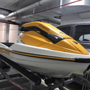 Skuter za vodu Sea doo, model 3D,2004 godiste,benzinSea Doo 3D za ljubitelje ekstremnih sportova.Jedinstven model koji ima tri nacina(moda) voznje i to sedeci(kruzer) moto(polu sedeci koji se vozi kao motor) i stojeci.Skuter je bukvalno kao nov i ima samo 55 radnih sati.Nova generacija motora sa ekstremno niskom cenom odrzavanja i malom potrosnjom.Za ostale karakteristike pogledati na Youtube-u.Moguca zamena za automobil a cena je 3500 eura.0652080666