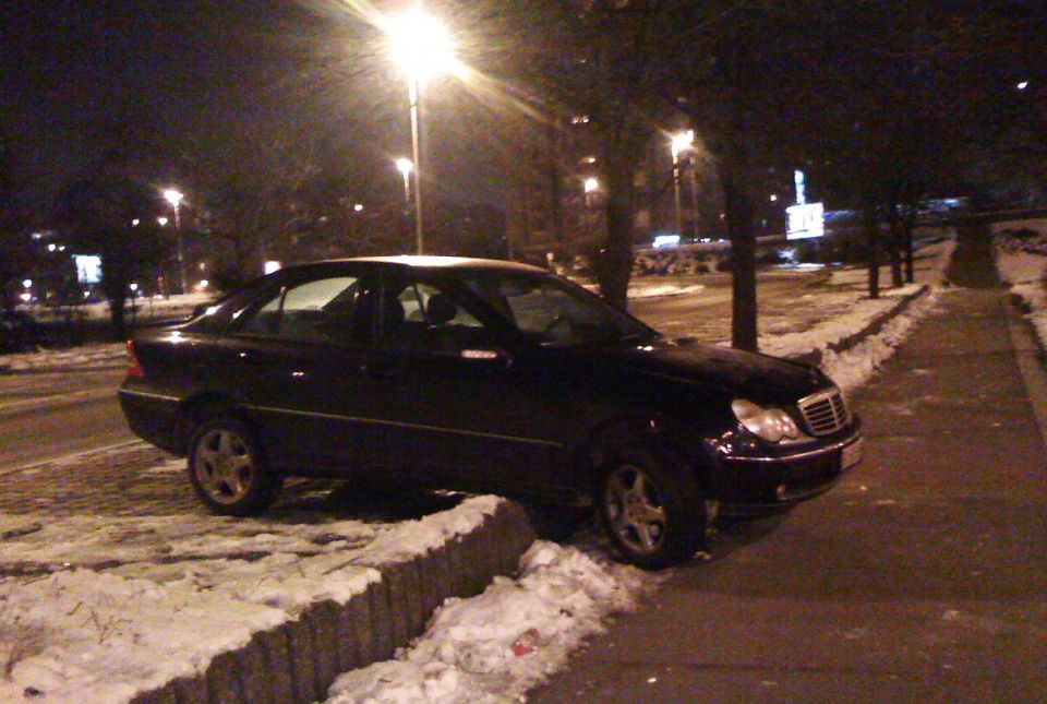 Starija slika jednog novogodišnjeg parkiranja :)