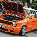 Pozz.Ovo je Golf 1 cabrio.Motor je 1.8 16v kr ubacen 2006 i atestiran.U auto je ulozeno preko 12 000 eura.KW gewinde,svi kederi novi oem,sparcov volan bbs nove felne nove gume dunlop sp sport 9000 195/40 r16,enterijer kompletno uradjen.Branici 800 eura Rieger,u planu je set karmanovih spojlera.